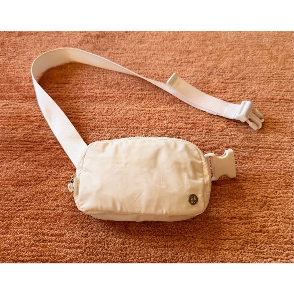 Lululemon Everywhere Belt Bag 1L White Opal O/S